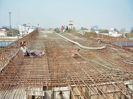 Metro can track passing over the flyover