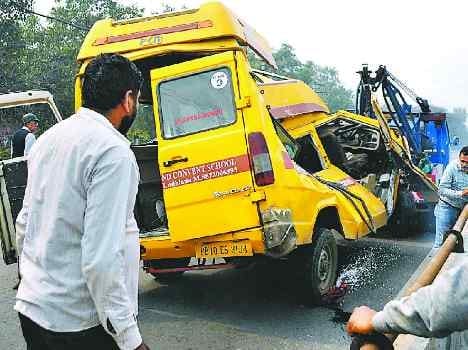 school van-truck accident, mixture, ludhiana