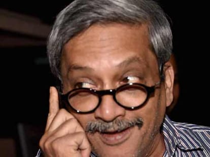 Defence Minister Manohar Parrikar speaks in the Lok Sabha on indian army in siachen glacier
