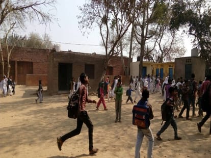 Student teacher with obscene gestures, the villagers organically.
