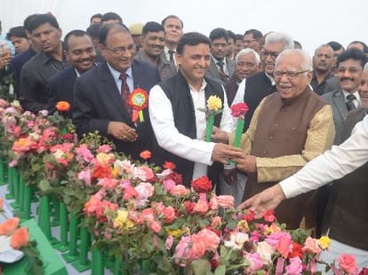 exhibition in rajbhawan in lucknow.