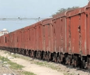 Negligence: train at the station again steal iron.