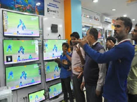India-Pak match: fall on india's wicket in starting increase fan's heart beat
