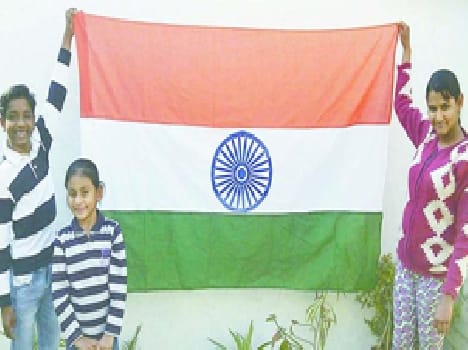 Unfurl tiranga at Kanchenjunga