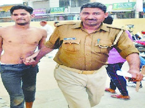 Open handcuffs accused fled from police custody
