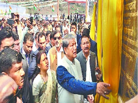  Government departments will employ over 40 thousand young people: Rawat