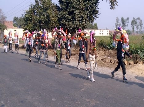 Kanvd devotees coming to the Ganga