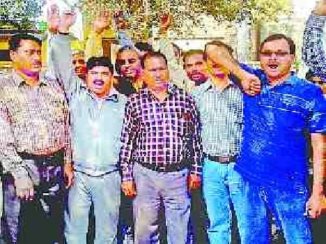 lawyers protested for Village Court 