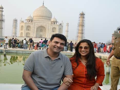 Actress Vidya balan reached Tajmahal with his husband