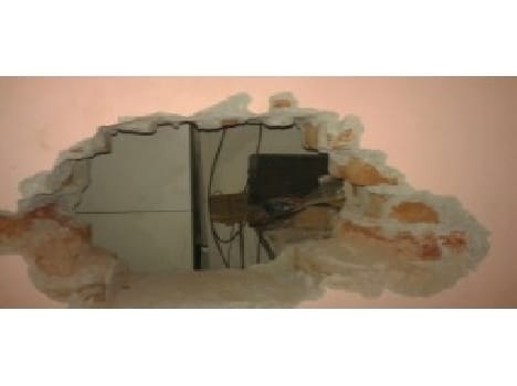 Gas cutters cut the ATM and took Rs thief
