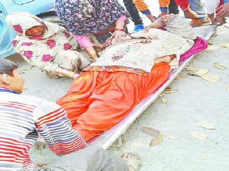 Two son not participate marriage, mother dead.