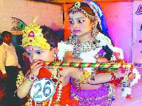 children participeted in fancy dress Contest
