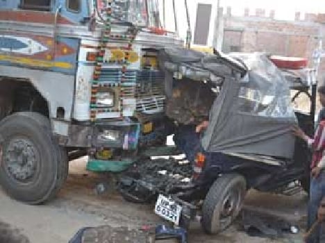 Jeep collides with truck , killing two policemen