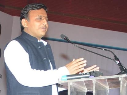 CM Akhilesh Yadav criticizes his officers.