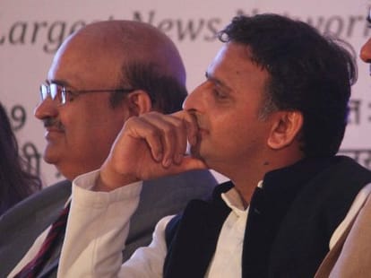 CM Akhilesh Yadav criticizes his officers.