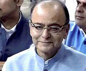 Govt presents Money Bill to make Aadhar mendatary 