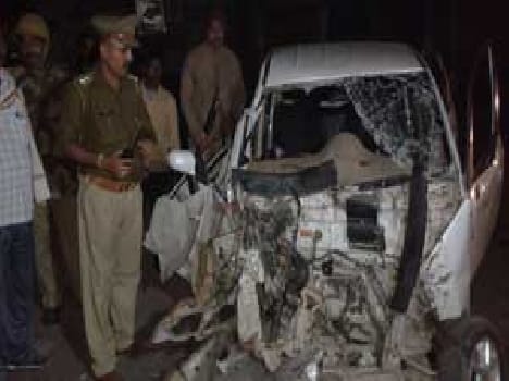 Truck collision Prkche flew nanotechnology , six injured