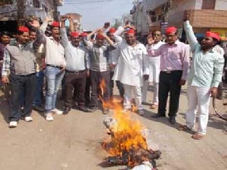 Spajnon blew effigy of Finance Minister