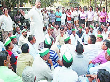 BKU activists surrounded the DM office