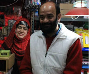 kashmir couple support indian and pakistani cricket team