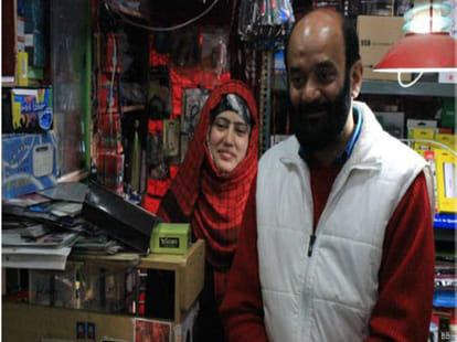 kashmir couple support indian and pakistani cricket team