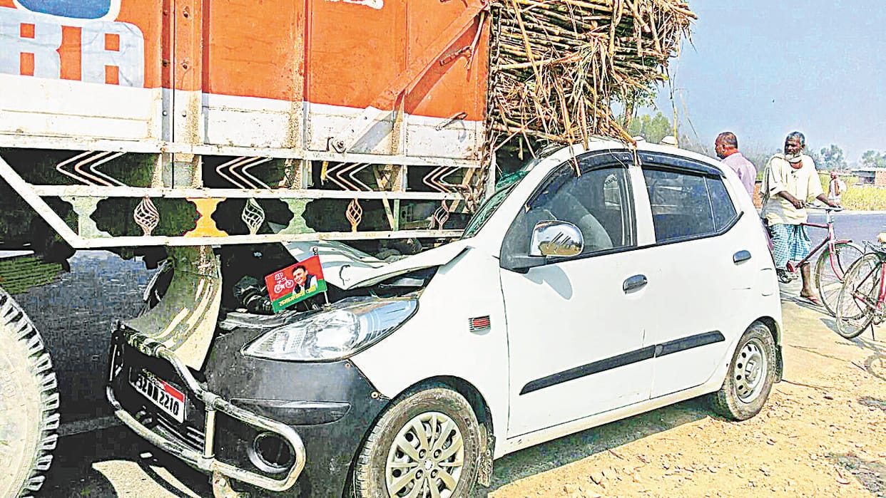 Uncontrollable Safari recedes in Khad, four die