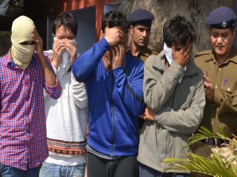 sex racket:police arrested two call girl and four young men.