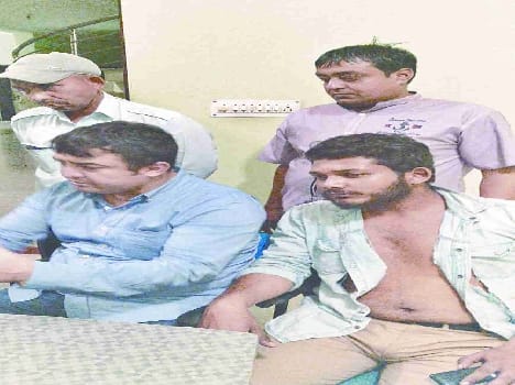 hawkers beaten by Afghan tourists, guides
