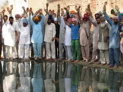 cheque distribution, pwd minister janmeja singh shekhon, pwd minister punjab, minister attack, bathinda, punjab