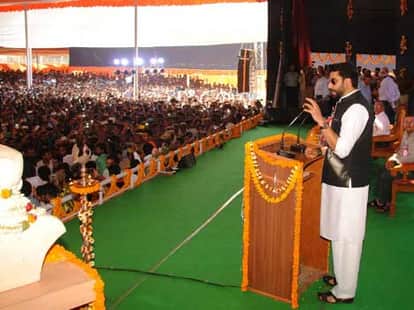abhishek bachchan in varanasi