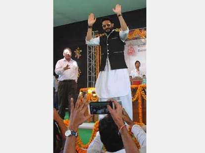 abhishek bachchan in varanasi