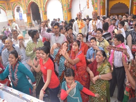 holi celibration in dwarikadheesh temple