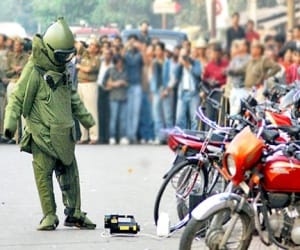 Delhi: Bomb scare in Modern School after an abandoned bag found. 