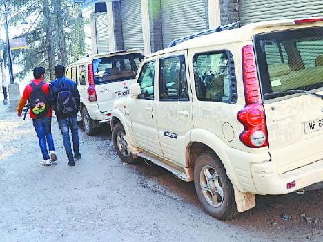 illegal parking at shimla mall road by MLA.