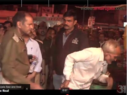 IPS officers oppose the suspension of lucknow DIG.